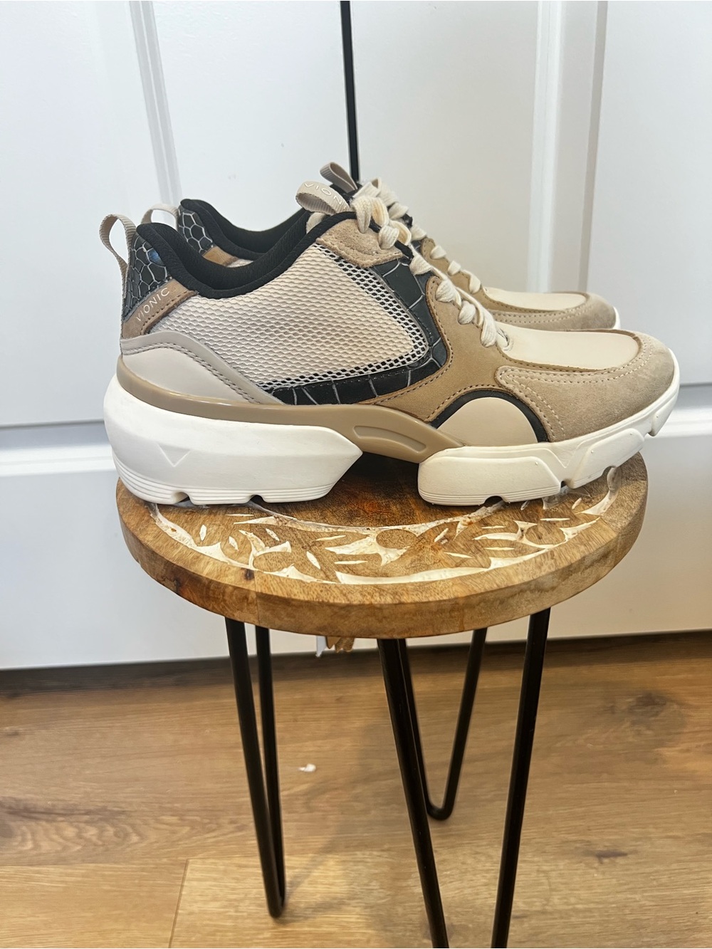 Vionic woman’s Vasher Aris Beige and White Platform Sneakers with Black Trim